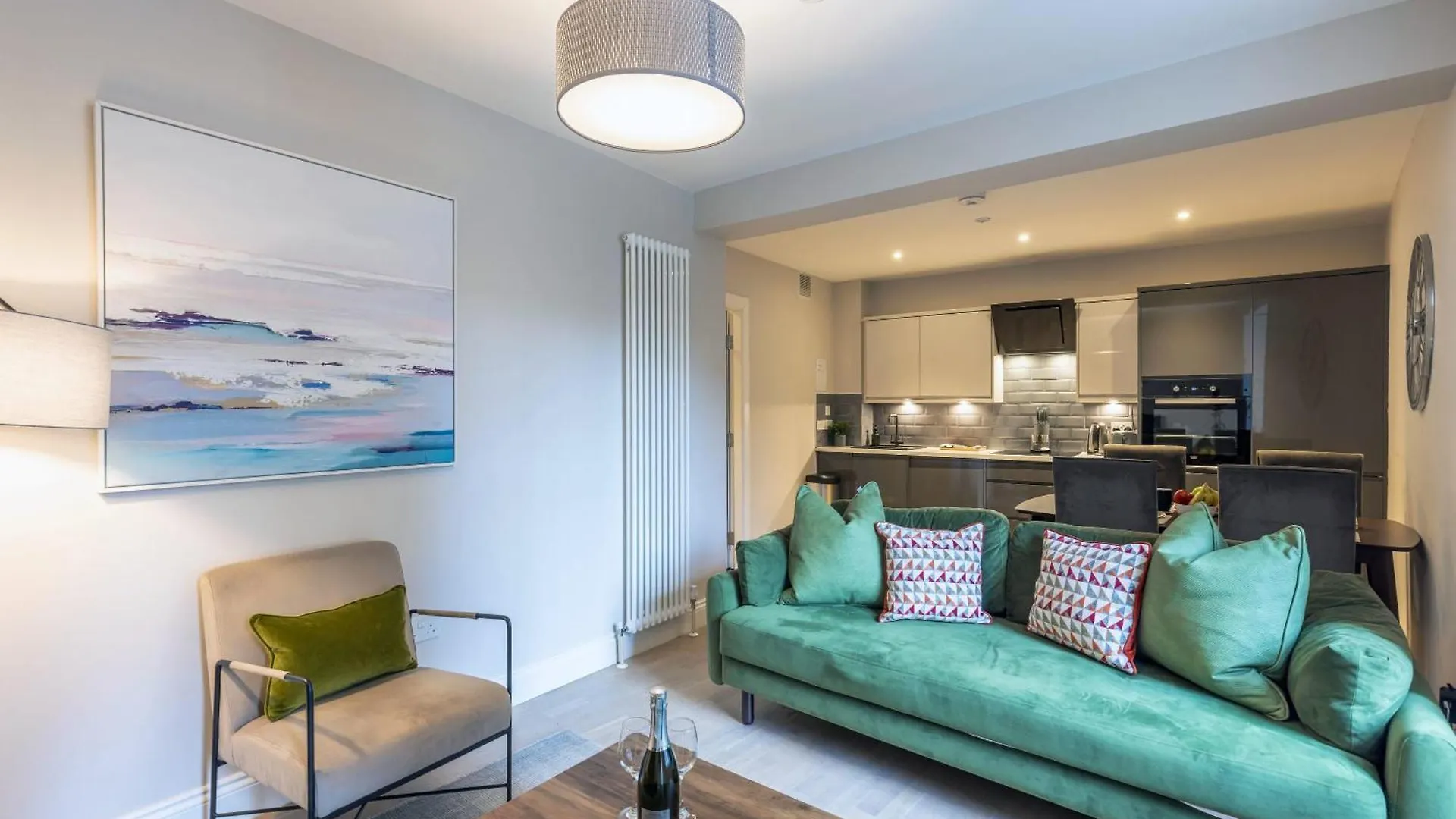Dragon Suites - Edinburgh City Centre 2 Bed Apartment