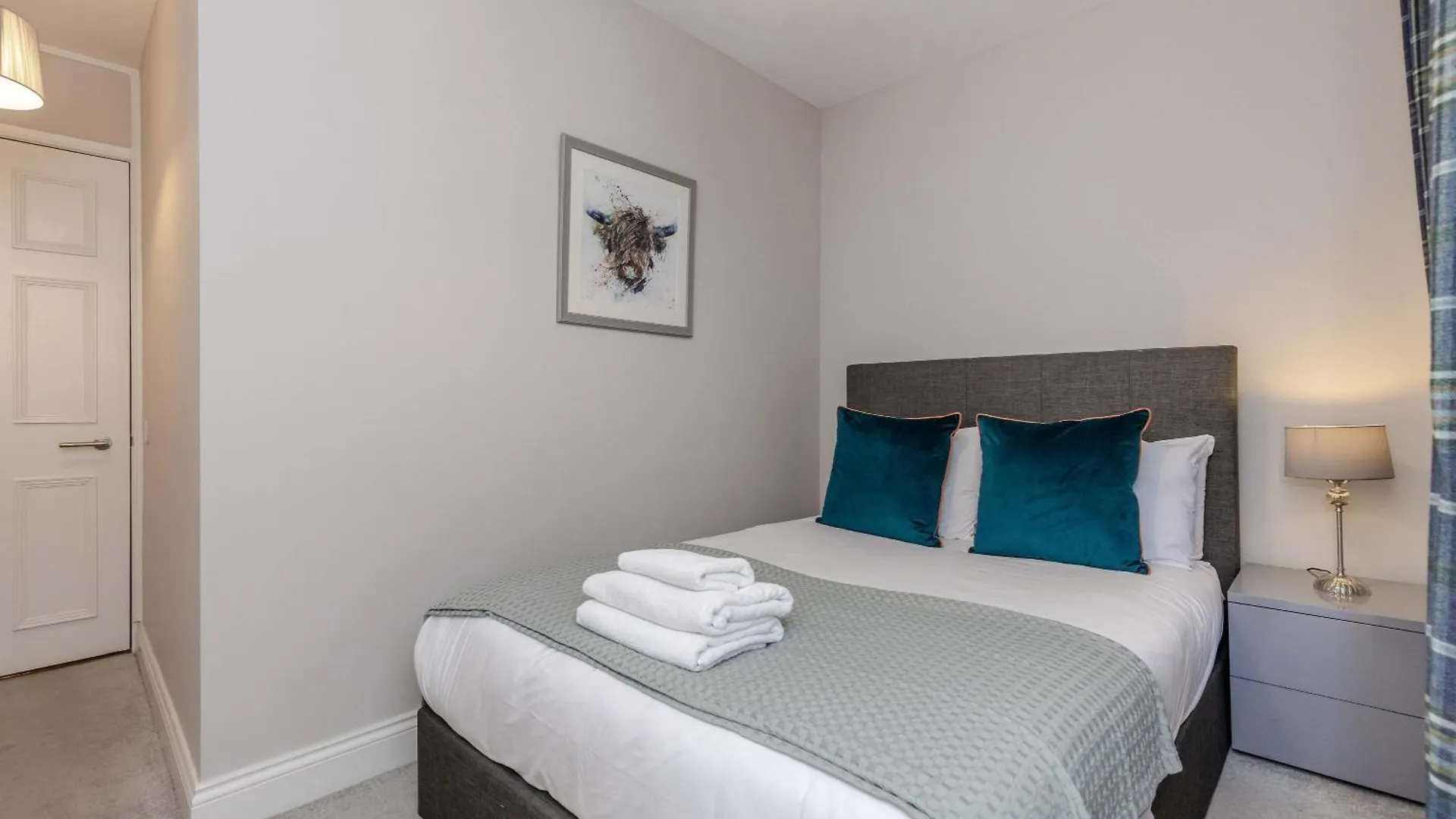 Dragon Suites - Edinburgh City Centre 2 Bed Apartment