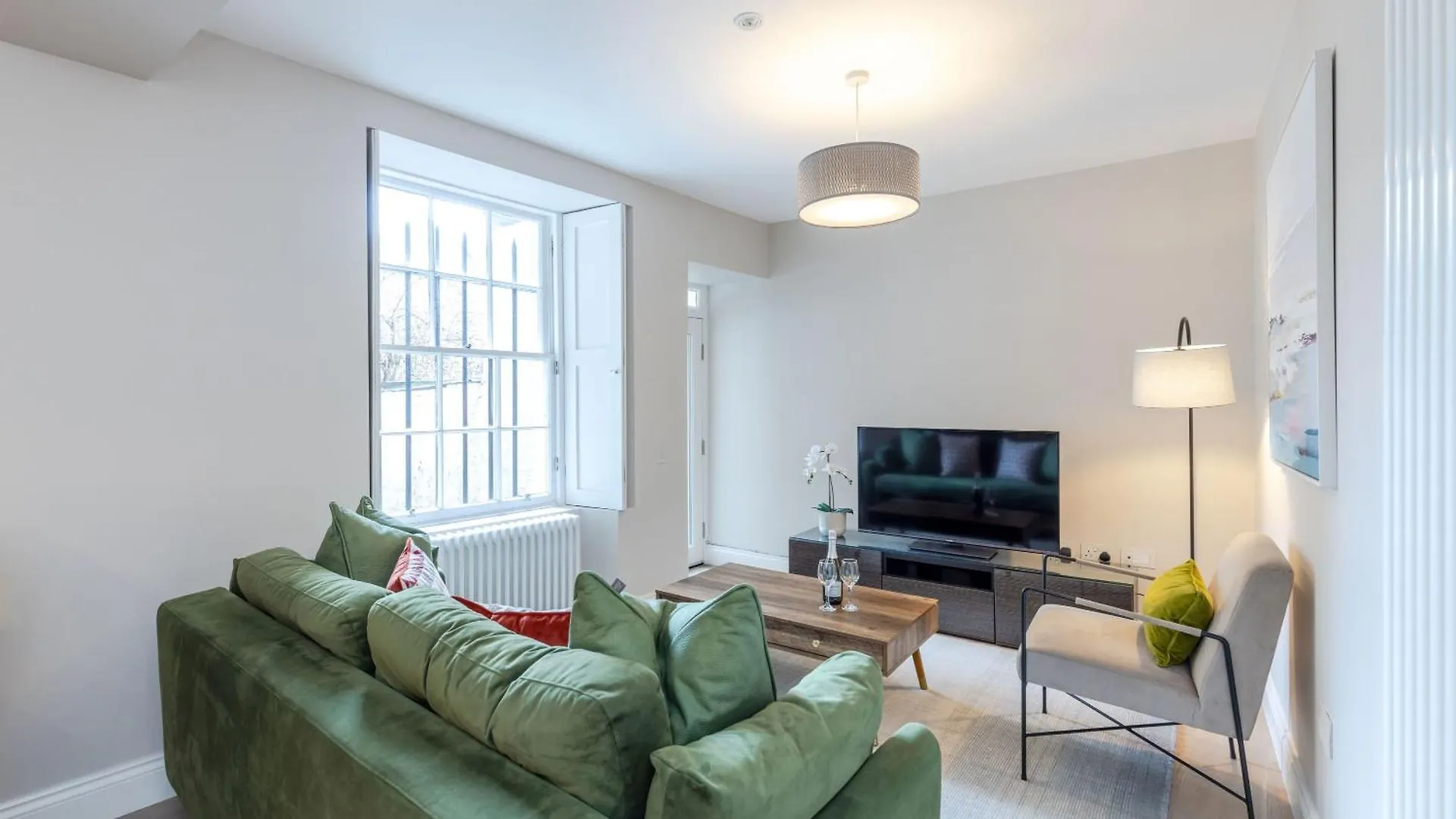 Dragon Suites - Edinburgh City Centre 2 Bed Apartment United Kingdom