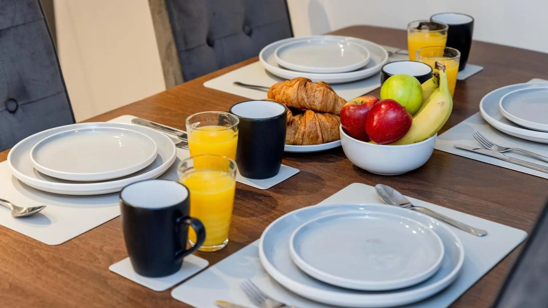 Dragon Suites - Edinburgh City Centre 2 Bed Apartment